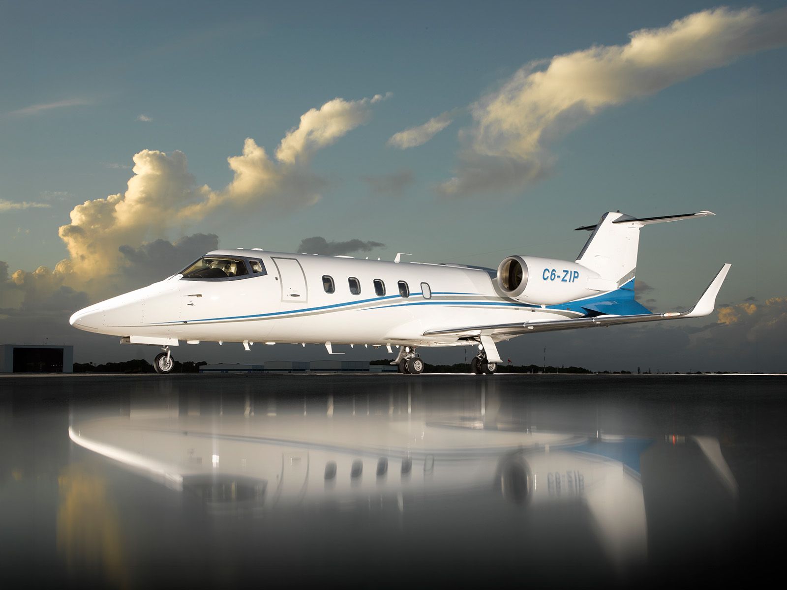 TIA Learjet 60 — exterior view