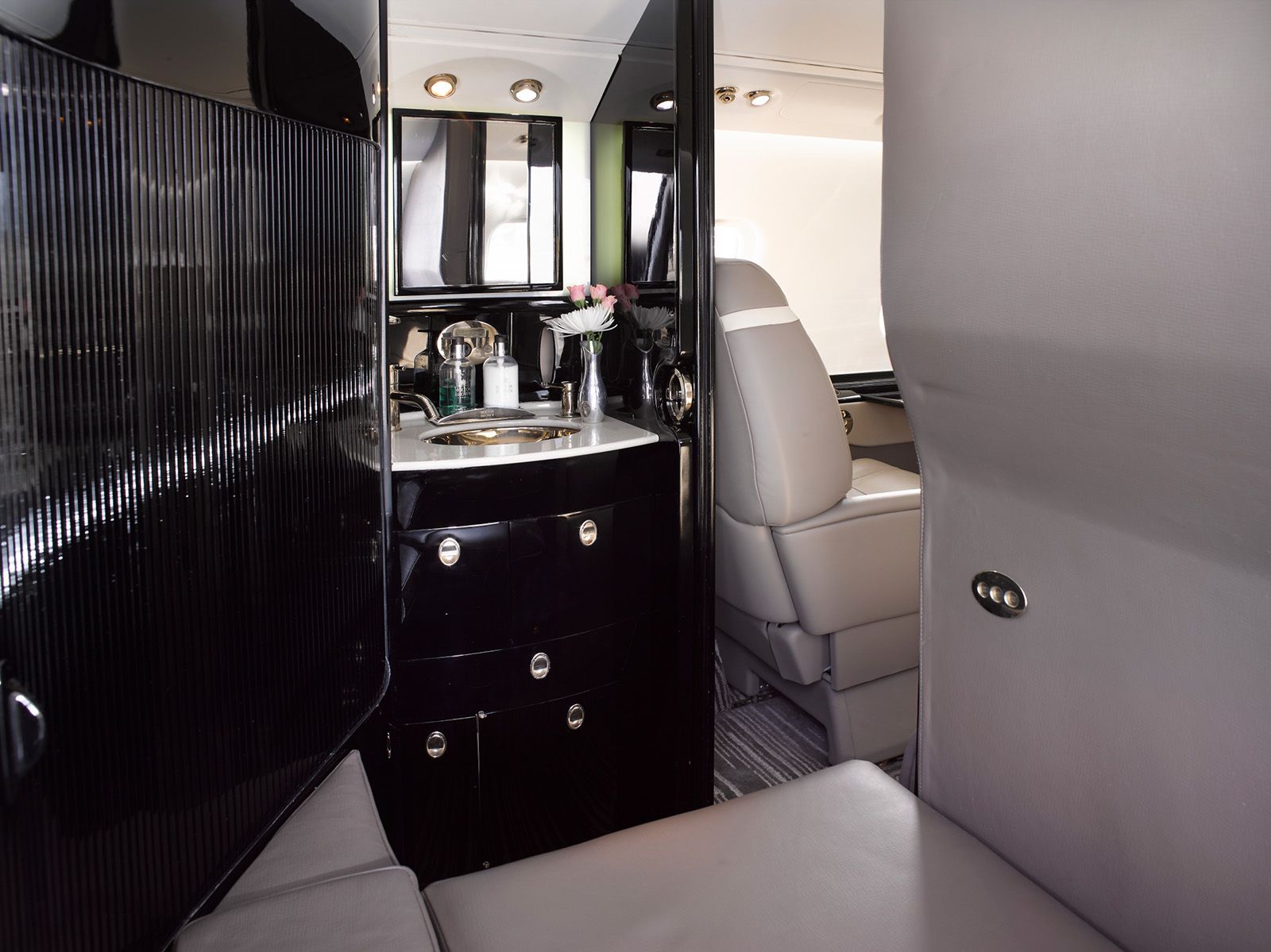 TIA Learjet 60 — additional view